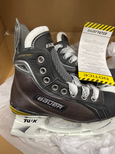 New Bauer Regular Width  Size 1.5 Supreme ONE80 Hockey Skates
