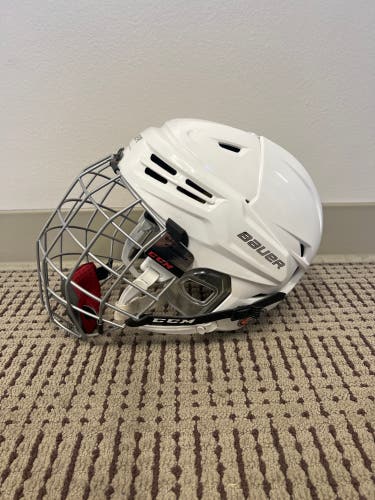 Rarely Used Large Bauer  Re-Akt Helmet W/ Cage