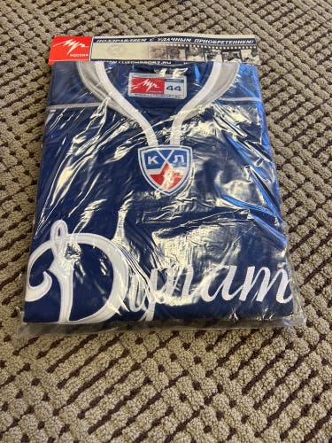 Alex Ovechkin #8 / Size 44 Dynamo Moscow Jersey