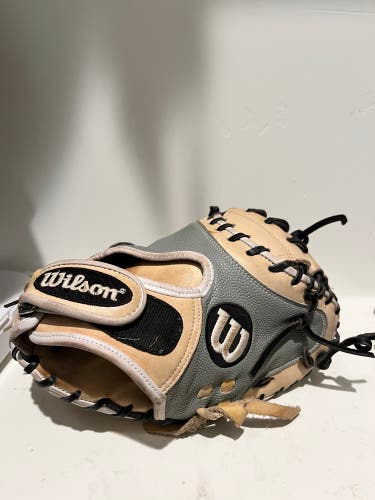 A2000 catchers mitt