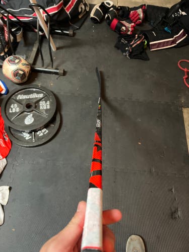 Senior Right Handed P92 Vapor FlyLite Hockey Stick