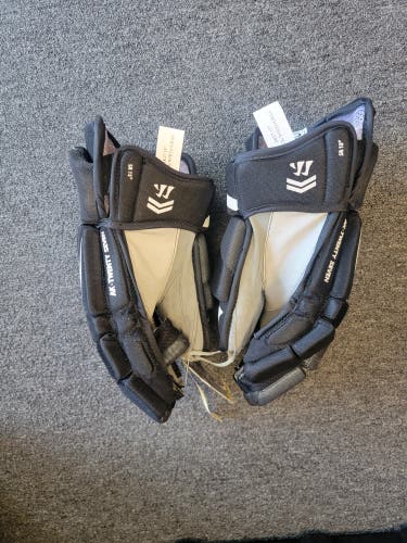 New Ak27 Warrior Gloves 15" Black and White