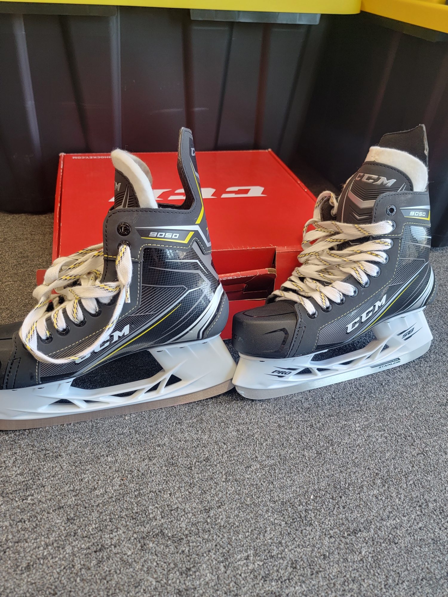 Senior New CCM Tacks 9050 Hockey Skates Regular Width Size 7