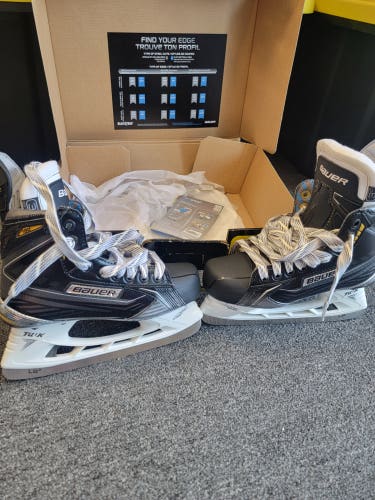 Junior New Bauer Supreme 190 Hockey Skates Regular Width Size 3