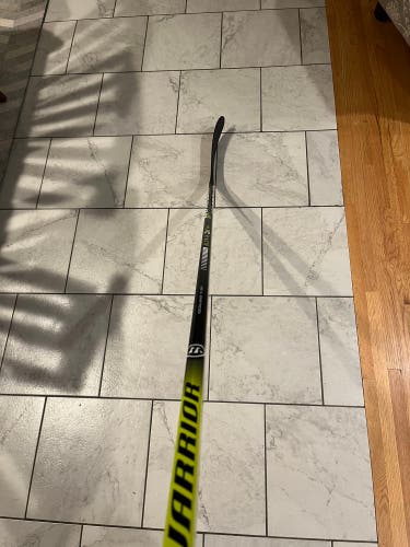 Senior Left Hand W28 Pro Stock Alpha DX Hockey Stick