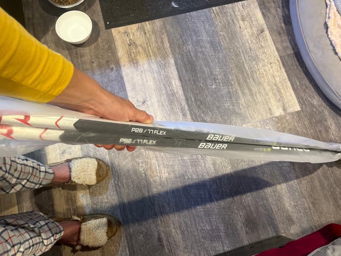 Senior Right Handed Vapor Hyperlite Hockey Stick