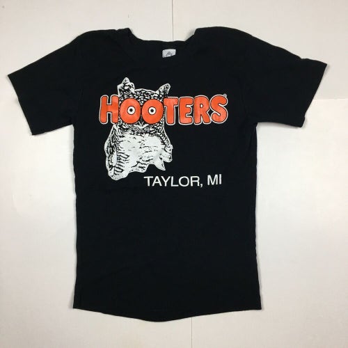 Y2K Hooters Restaurant Taylor, Michigan Black T-Shirt Adult Size Large