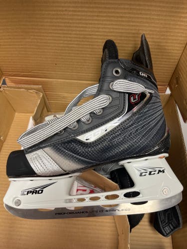 New CCM Regular Width  Size 3.5 U+ 08 Hockey Skates