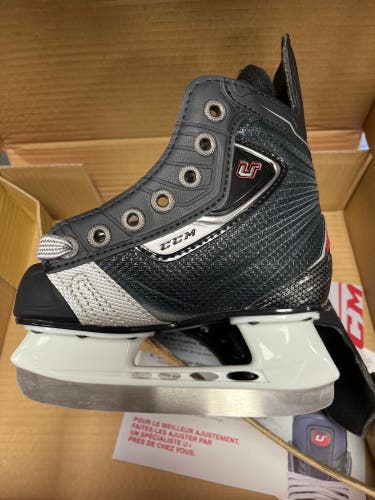 New CCM Regular Width  Size 9 U+ 08 Hockey Skates
