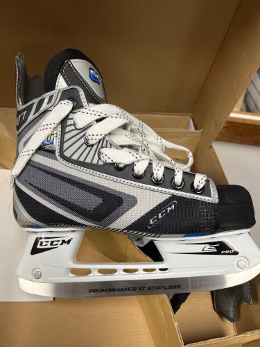 New CCM Regular Width  Size 4 U+07 Hockey Skates