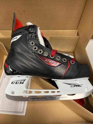 New CCM Regular Width  Size 4.5 RBZ 70 Hockey Skates