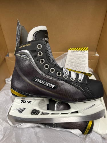 New Bauer Regular Width  Size 3 Supreme ONE80 Hockey Skates