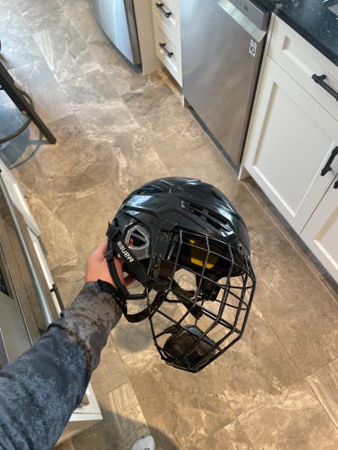 Used Medium Bauer Re-Akt 95 Helmet