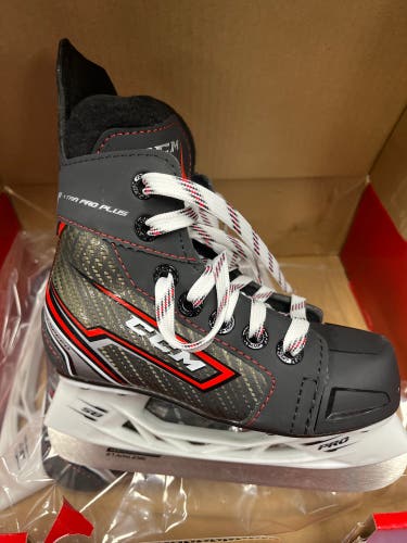 New CCM Regular Width  Size 10 JetSpeed Xtra Pro Plus Hockey Skates