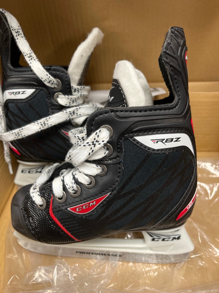 New CCM Regular Width  Size 10 RBZ 40 Hockey Skates