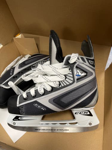 New CCM Regular Width  Size 3.5 U+ 07 Hockey Skates