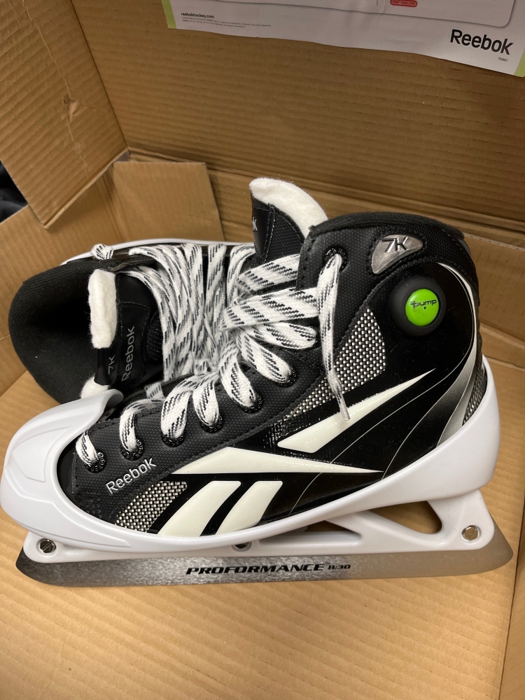 New Reebok Regular Width  Size 7 7K Pump Hockey Skates