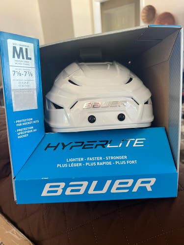 New Medium Bauer  Hyperlite Helmet
