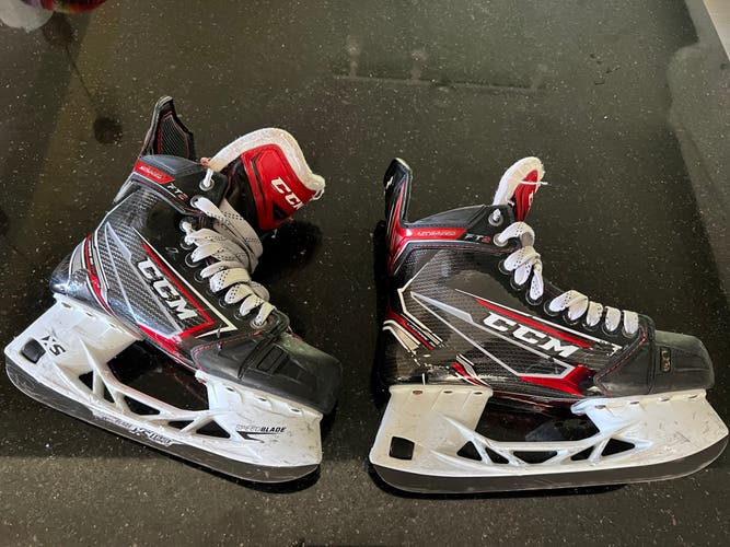 Used CCM Regular Width  Size 6 JetSpeed FT2 Hockey Skates