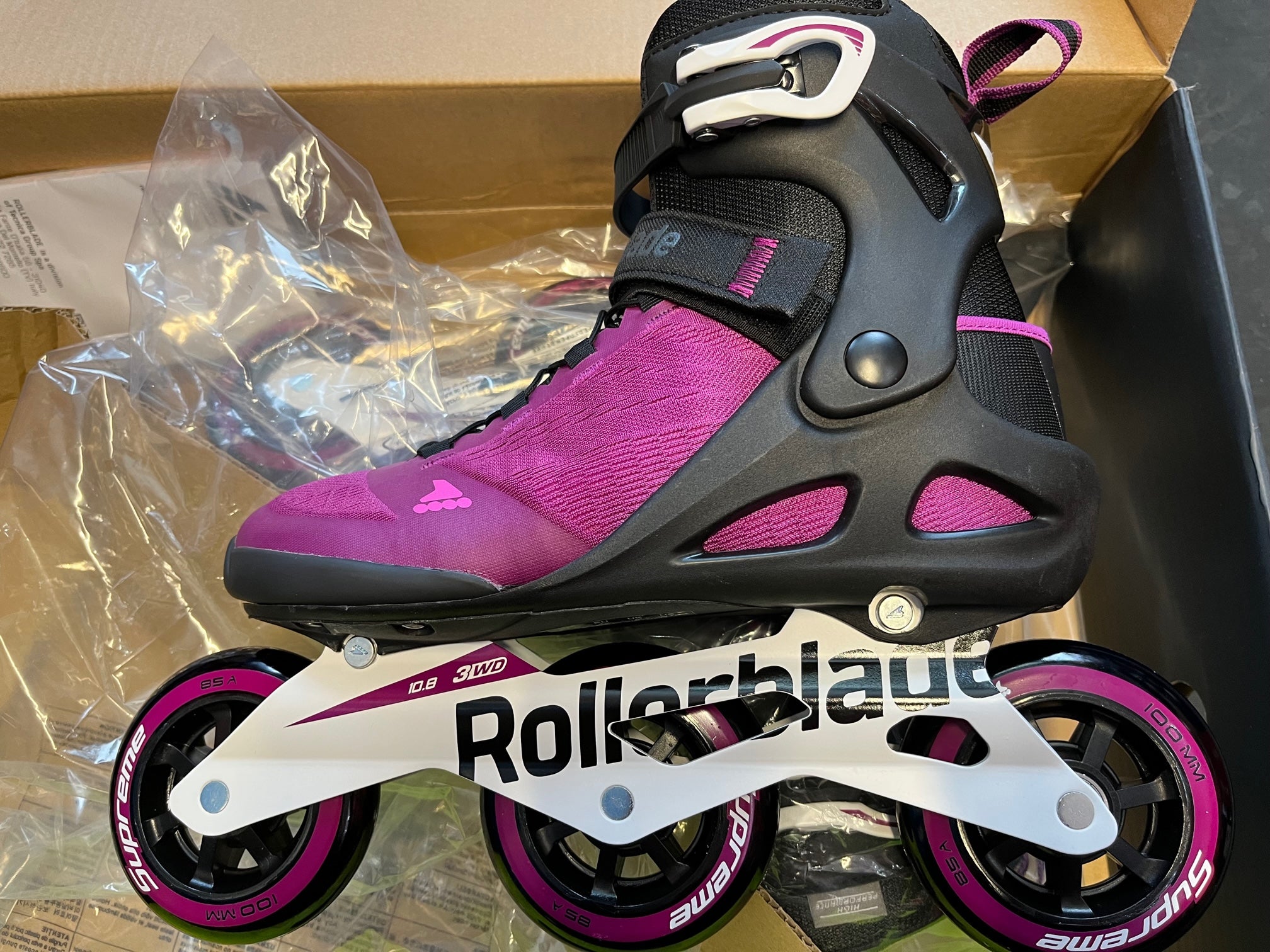 Rollerblade women's Macroblade 3 X 100....sizes 7 or 8.....NEW! 