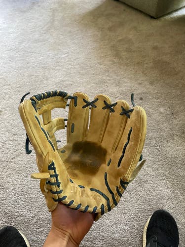 Infield 11.75" A2000 Baseball Glove
