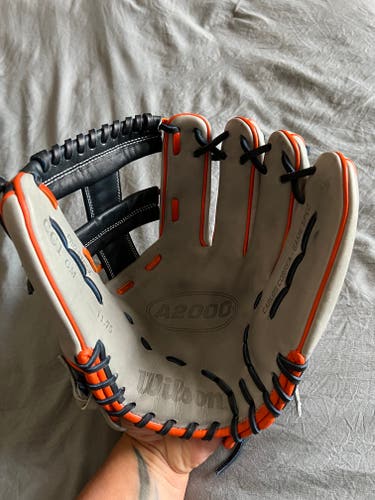 New Right Hand Throw Wilson Infield A2000 Baseball Glove 11.75"