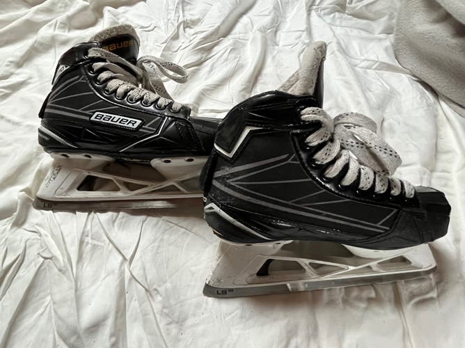 Junior Bauer Regular Width  Size 3.5 Supreme S170 Hockey Goalie Skates