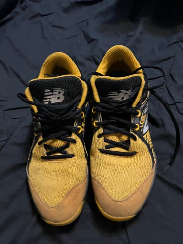 Yellow Men's Molded Cleats Low Cut 3000v5