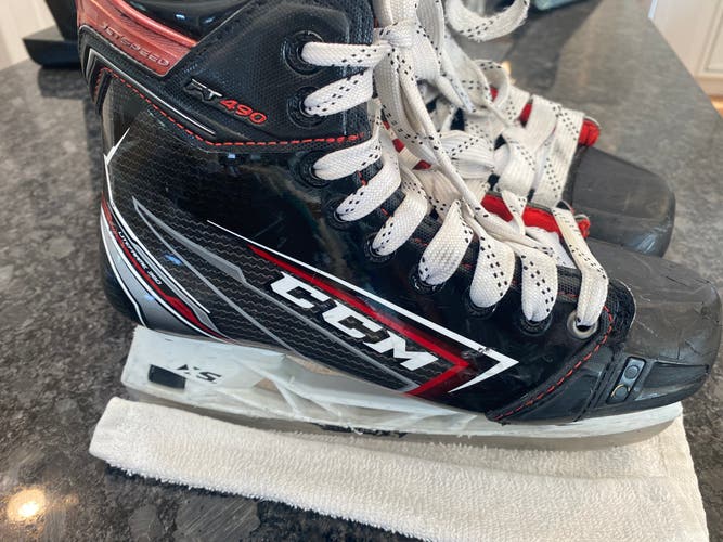 CCM Size 5.5 JetSpeed FT490 Hockey Skates