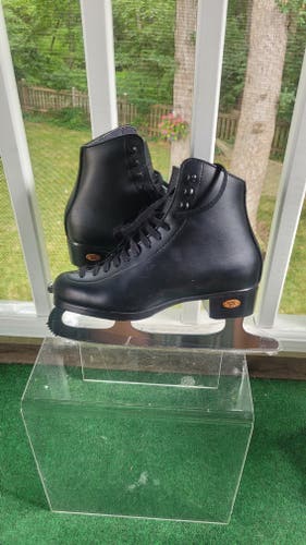 Used Riedell Figure Skates Size 4