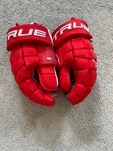 Worn Twice True 14"  XC9 Gloves Red