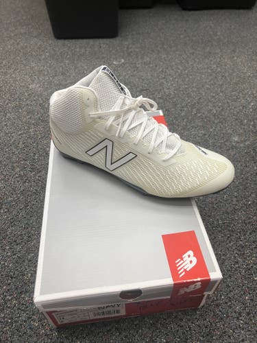 White & Navy Adult New Size 14 (Women's 15) New Balance Burn X Mid