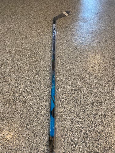 Senior Right Handed P28 Nexus Geo Hockey Stick