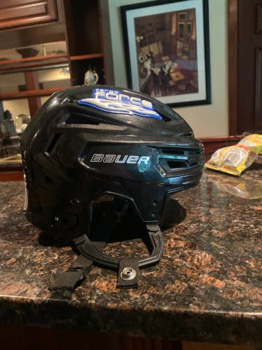 New Medium Bauer Re-Akt 150 Helmet