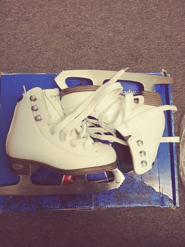 New Riedell 19 set Luna Figure Skates Size youth 10M