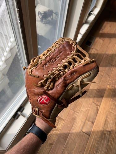Used Outfield 12.75" Gold Glove Elite Baseball Glove