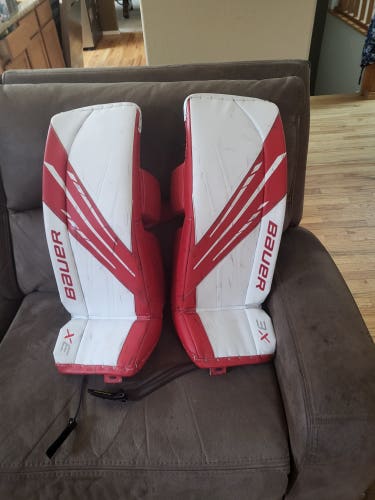 Used 30" + 1 intermediate Small Vapor 3X Goalie Leg Pads