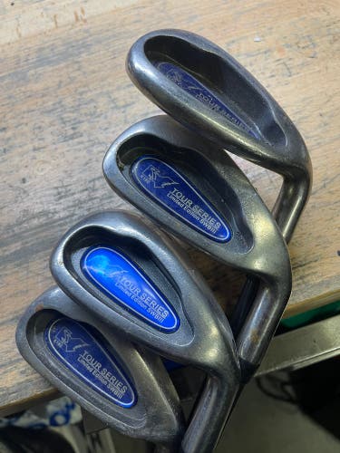 Golf clubs Tour series 7 Pc in right Handed