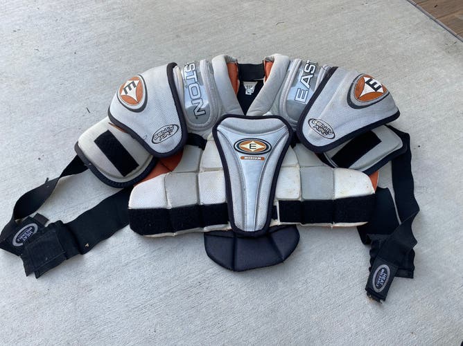 Senior Medium Easton Synergy Shoulder Pads