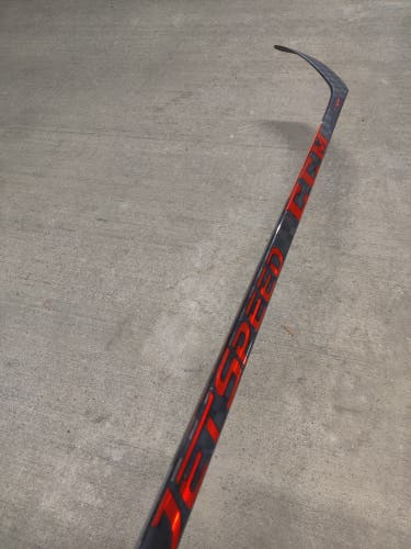 New Senior CCM Right Handed Jetspeed FT4 Pro Hockey Stick P28
