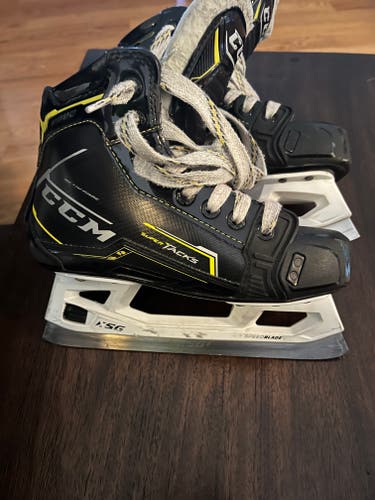 Junior Used CCM Super Tacks 9380 Hockey Goalie Skates Regular Width Size 2.5
