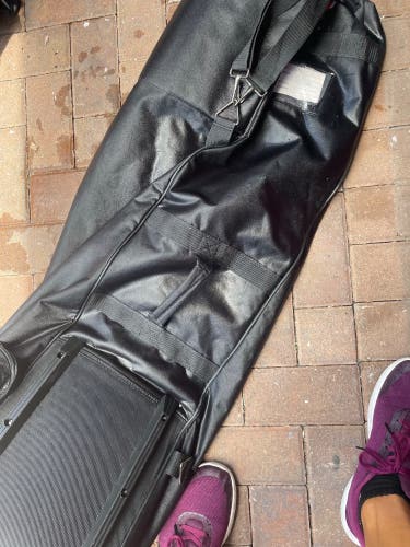 Golf travel bag with wheels