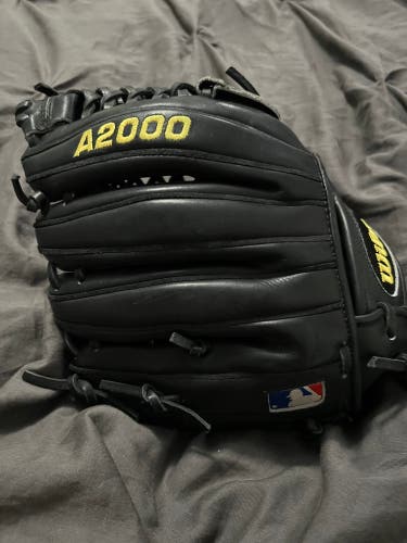 Infield 11.75" A2000 Baseball Glove
