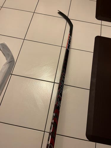 Senior Right Handed P29  JetSpeed FT5 Pro Hockey Stick