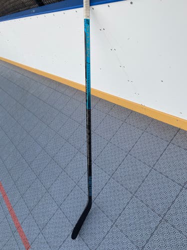 Senior Right Nexus 2N Pro Hockey Stick