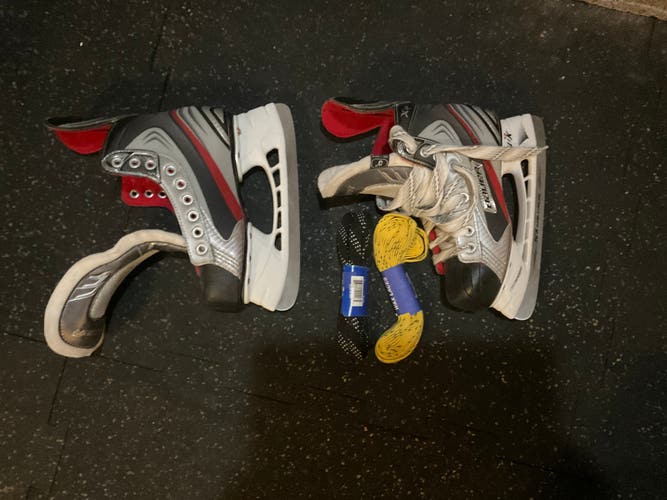 New Bauer Size 3 Vapor X4.0 LE Hockey Skates