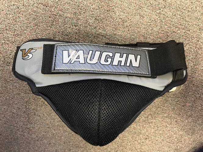 Vaughn V5 7260 Goalie Cup JR. Size