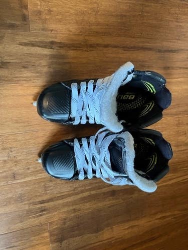 Junior Used Bauer Elite Hockey Goalie Skates Regular Width Size 4.5