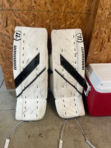 31" Warrior  Ritual G4 Pro Goalie Leg Pads