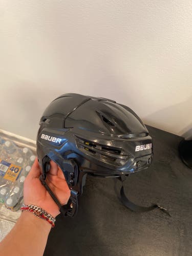 New Medium Bauer Re-Akt 95 Helmet